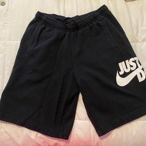 Black Nike men’s shorts size large